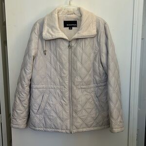 Weatherproof woven quilted Sherpa lined Cream fleece jacket size large